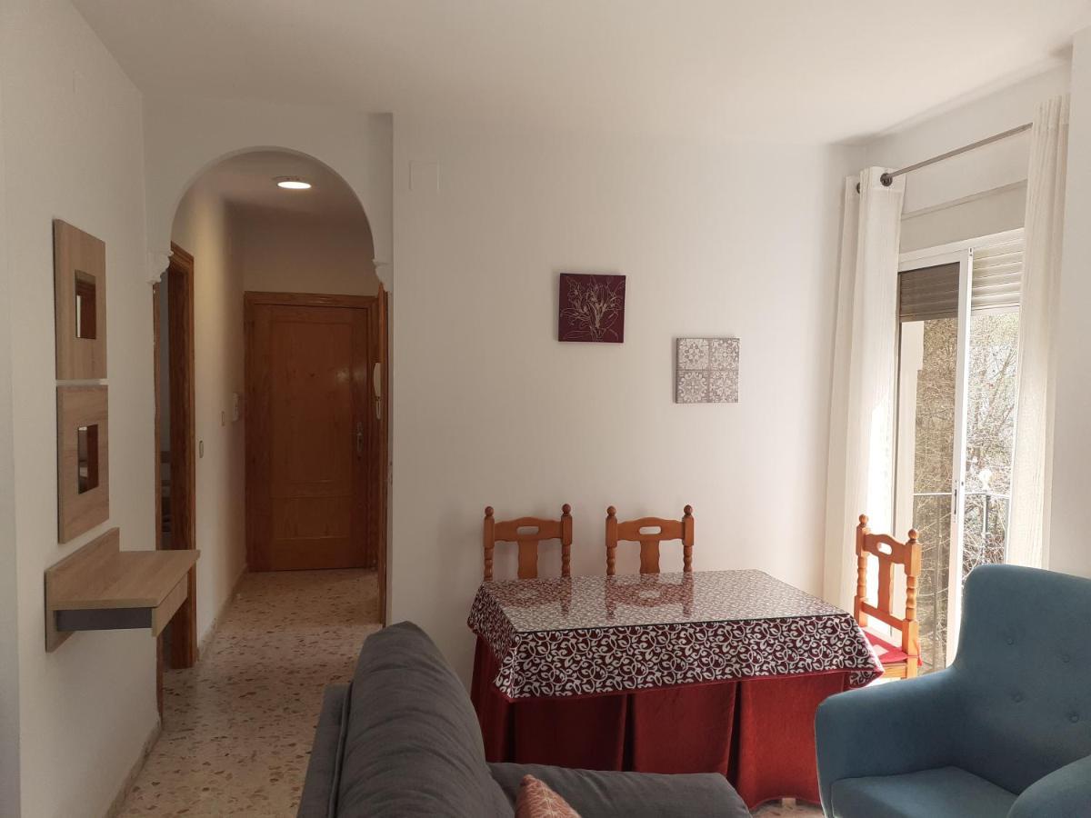 Apartamentos Pinos Genil Luaran gambar