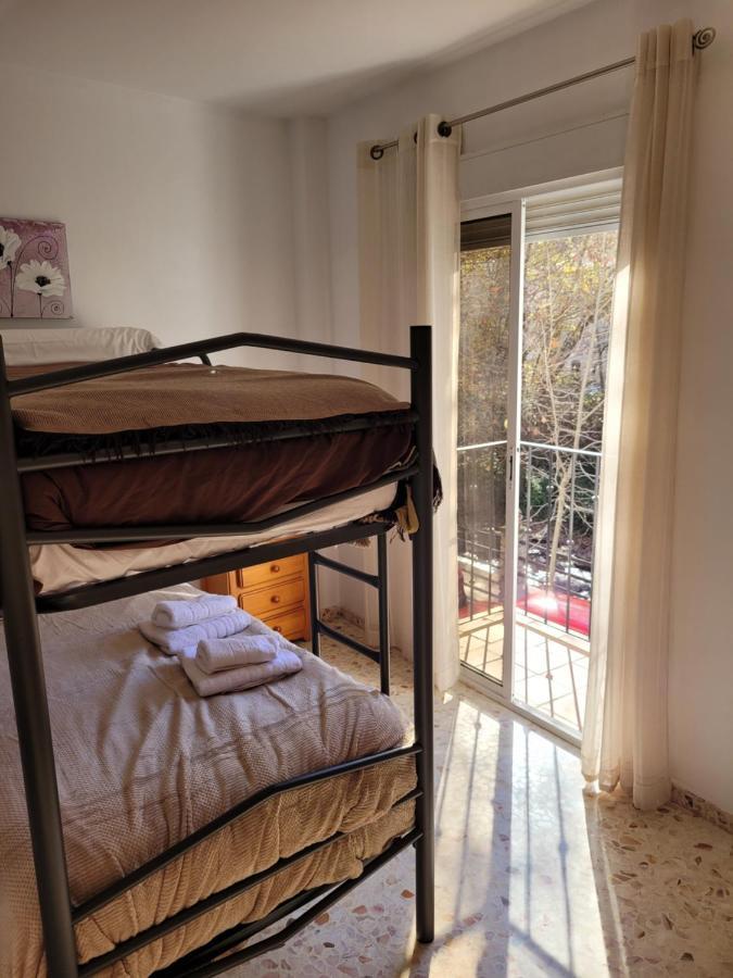 Apartamentos Pinos Genil Luaran gambar